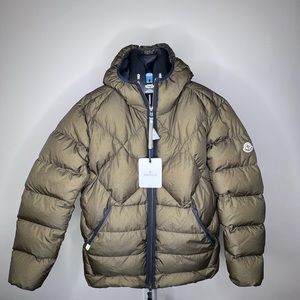 New With Tags Moncler Italian Reynaud hooded jacket. size 4